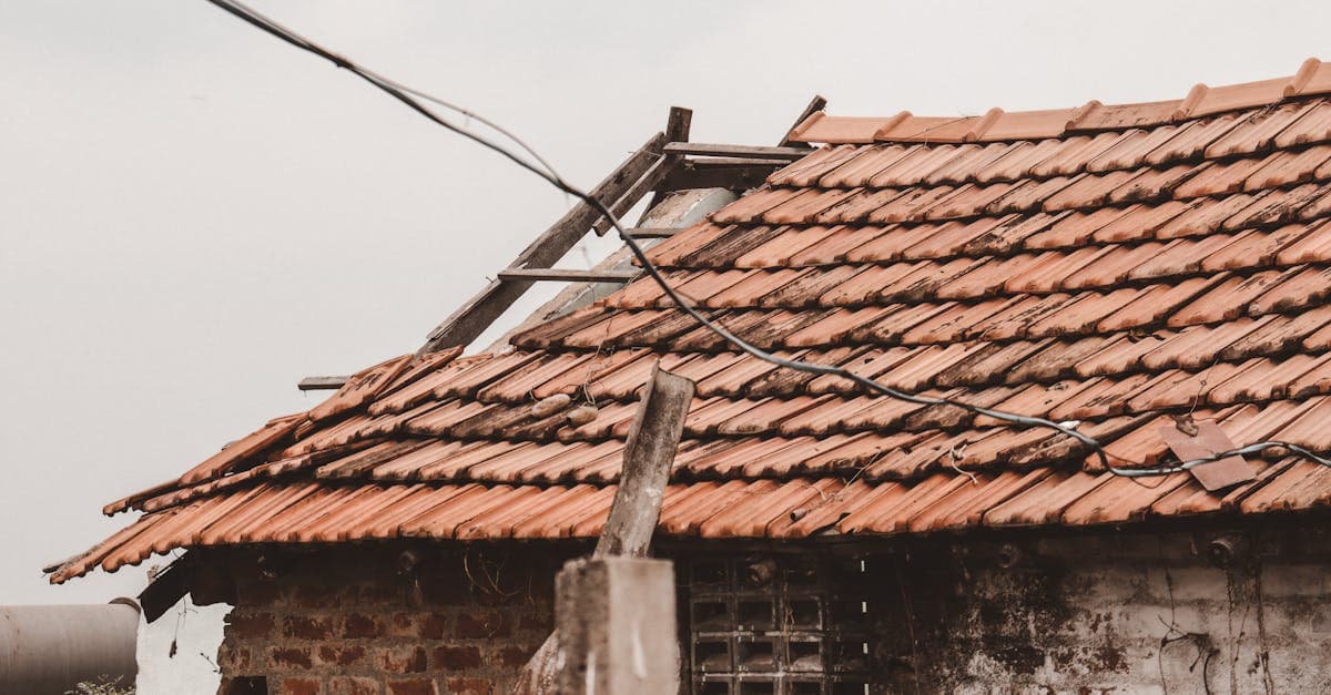 Cover Image for Wind Damage Deductibles vs Flood Insurance Deductibles: Understanding Both